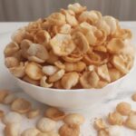 দোকান থেকে আমরা প্রায় সময়ই এটি কিনে খেয়ে থাকি, যাতে চিপস থাকে কম, বাতাস থাকে বেশি। আবার বাজারের সব চিপস যে স্বাস্থ্যসম্মত, তাও কিন্তু না। কিন্তু আমাদের এই চিপস আলু, ভুট্টা, ময়দা ও সাবু দানায় তৈরি, তাই ফুড ভ্যালু বেশি। বাসায় ফ্রেশ তেলে ভাজতে পারবেন, তাই এটা হবে সম্পূর্ণ ভেজাল মুক্ত। মাঝে মাঝে রোদে দিয়ে দীর্ঘদিন সংরক্ষণ করতে পারবেন। আমাদের এই চিপসের সুবিধা হলো—এক প্যাকেট ভাজলে বাজারের ৮০ থেকে ৯০ + প্যাকেটের সমান। আরো পাচ্ছেন প্রতি এক প্যাকেটের সাথে ৫০ গ্রাম টক-ঝাল-মিষ্টি স্বাদের মশলা একদম ফ্রি। বাসায় মেহমান আসলেও স্ন্যাক্স হিসেবে দিতে পারেন এই আনকমন চিপস। তাছাড়া বাচ্চারা বায়না ধরলে খুব সহজেই স্ন্যাক্স হিসেবে খেতে দিতে পারেন এই চিপস।